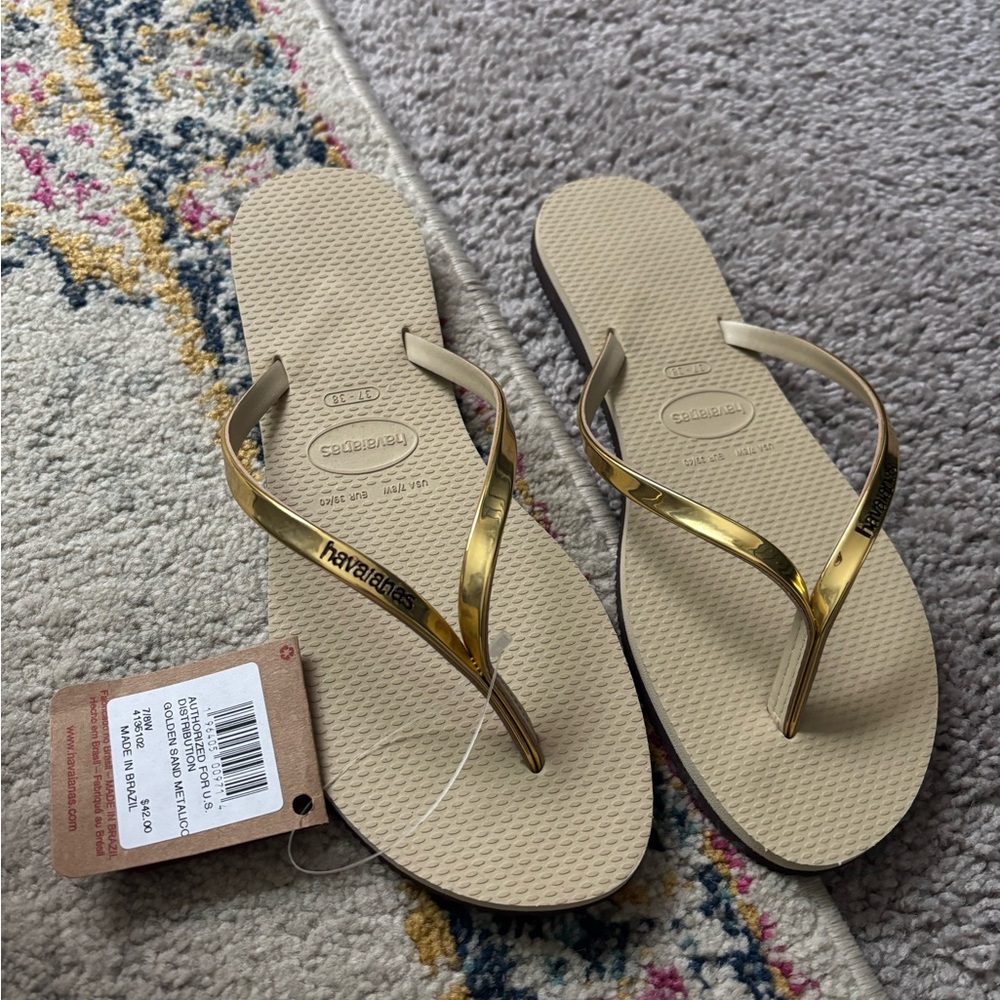 Havaianas Gold and Cream Sandals 7/8W - NWT